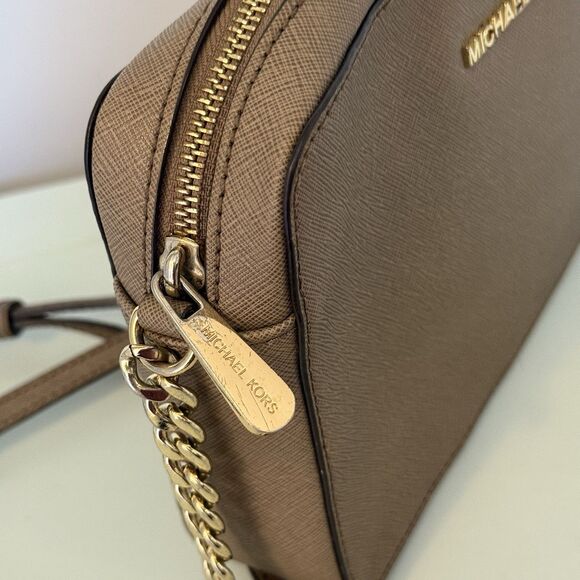 MICHAEL KORS Women Jet Set East West Crossbody Saffiano Tan Leather Purse Bag - Picture 7 of 16